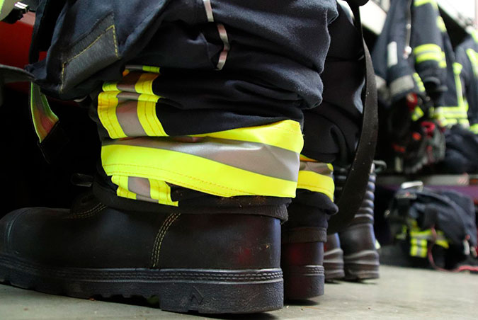 El caucho celular del calzado de seguridad salva vidas